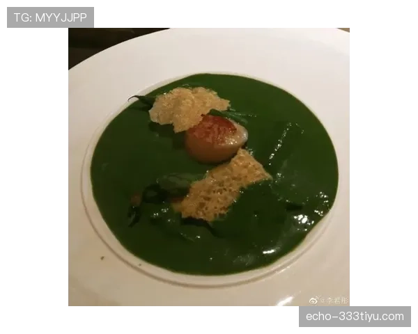 阿尔瓦雷斯训练完直接啃鸡胸肉,这自律我真看愣了 阿尔瓦雷斯训练完直接啃鸡胸肉,这自律我真看愣了
